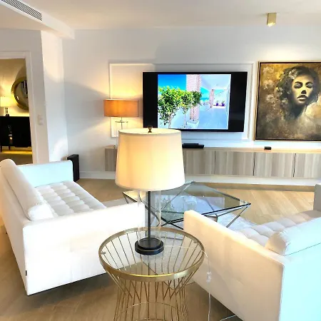 Mondrian Luxury & Villa