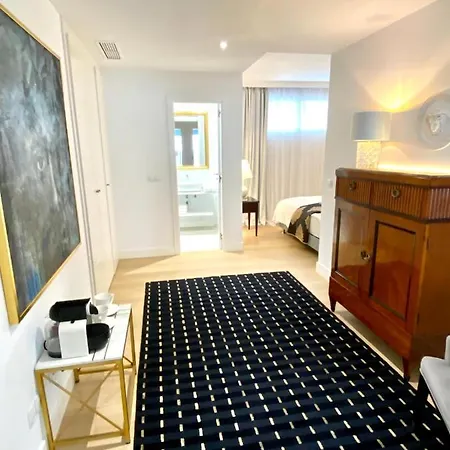 Mondrian Luxury & Villa