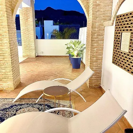 Mondrian Luxury & Villa *